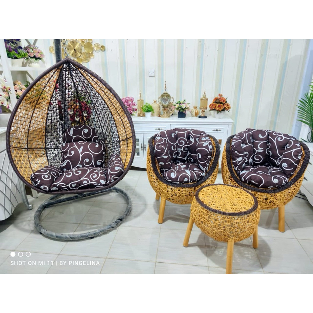 AYUNAN DAN KURSI TERAS