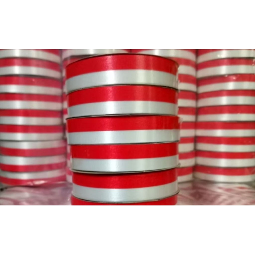 

Pita kado merah putih