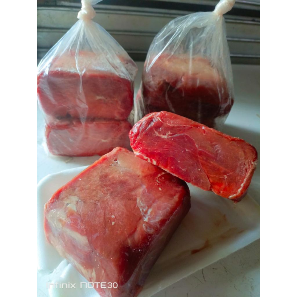 

Daging sapi setandar A untuk rendang dan semur 1 kg