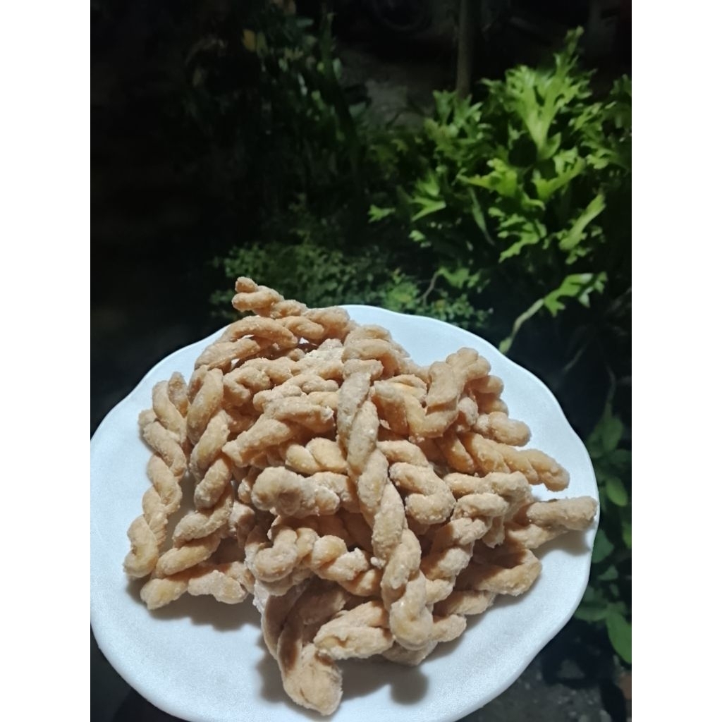 

kue tambang atau untir untur putih manis