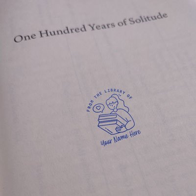 

Stempel Buku Ex Libris Kustom Nama | Perempuan dan Tumpukan Buku | SE-69 | Perpustakaan Pribadi