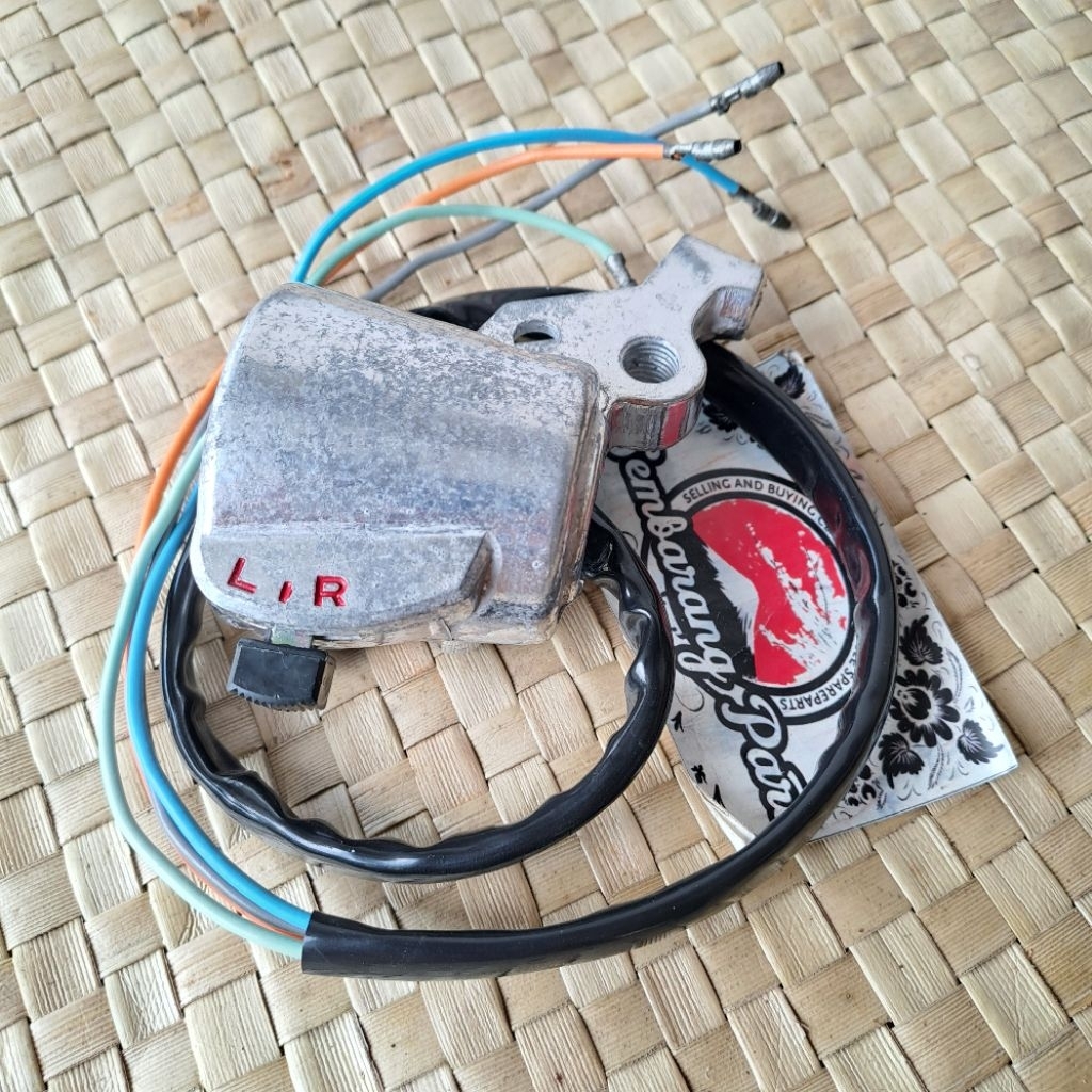 HOLDER SAKLAR KIRI HONDA CB100 CB125 TWIN GAS LUAR NOS TAIWAN