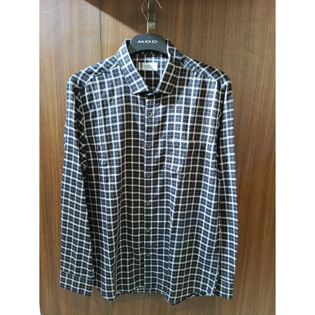 kemeja kotak-kotak moc