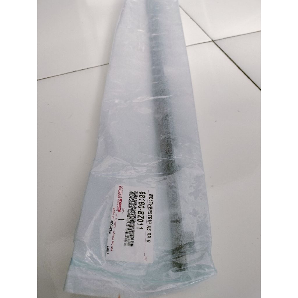 pelipit kaca list kaca  bagian belakang sebelah kanan Rh avanza xenia 2006 2007 2008 2009 2010 2011 