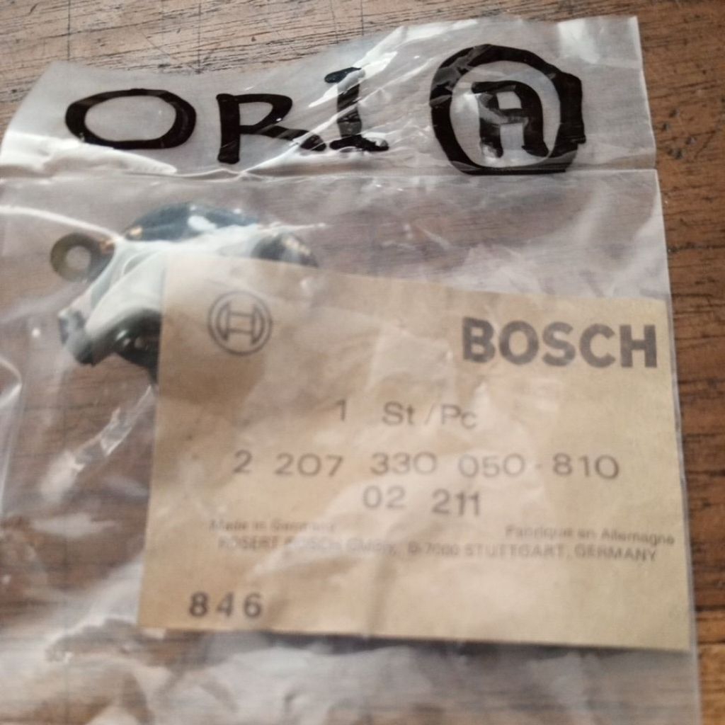 PLATINA  BOSCH CHAINSAW 070 U MESIN GERGAJI  KAYU