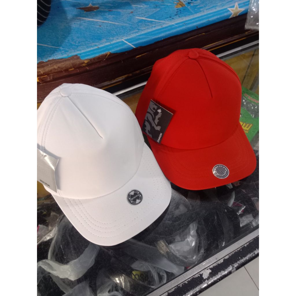 Topi putih/ topi merah polos