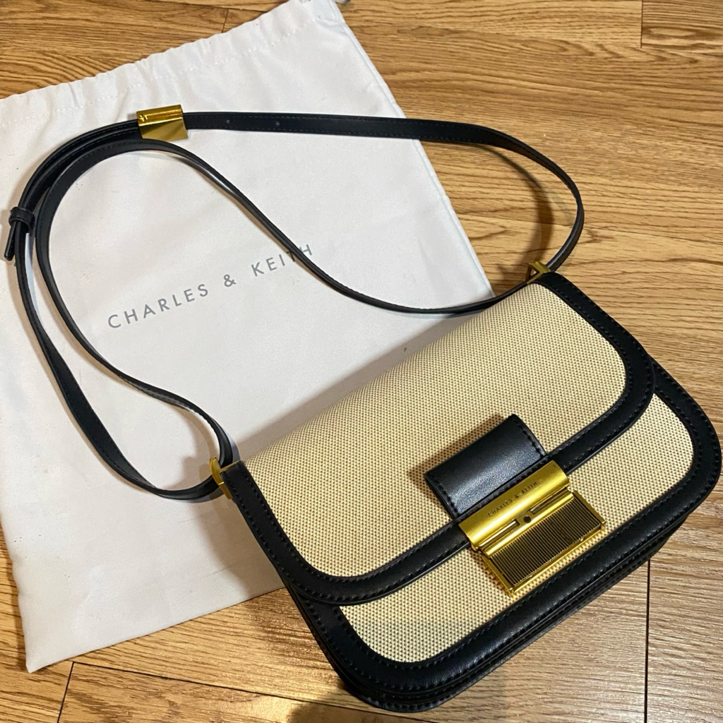 Preloved Tas Charles & Keith