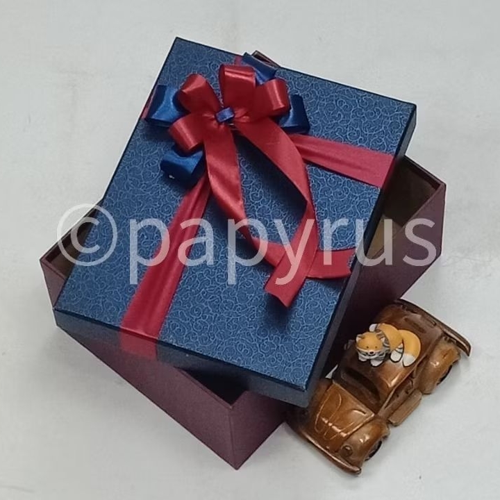 

PAPYRUS Kombinasi 17,5x22,5 Tinggi 8cm Kotak Kado Gift Box Hardbox Hampers Hadiah V2