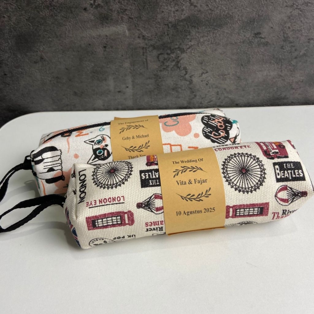 

dompet pensil,resleting,tali webbing bahan kanvas motif printing souvenir,pernikahan, khinatan,perlengkapan sekolah