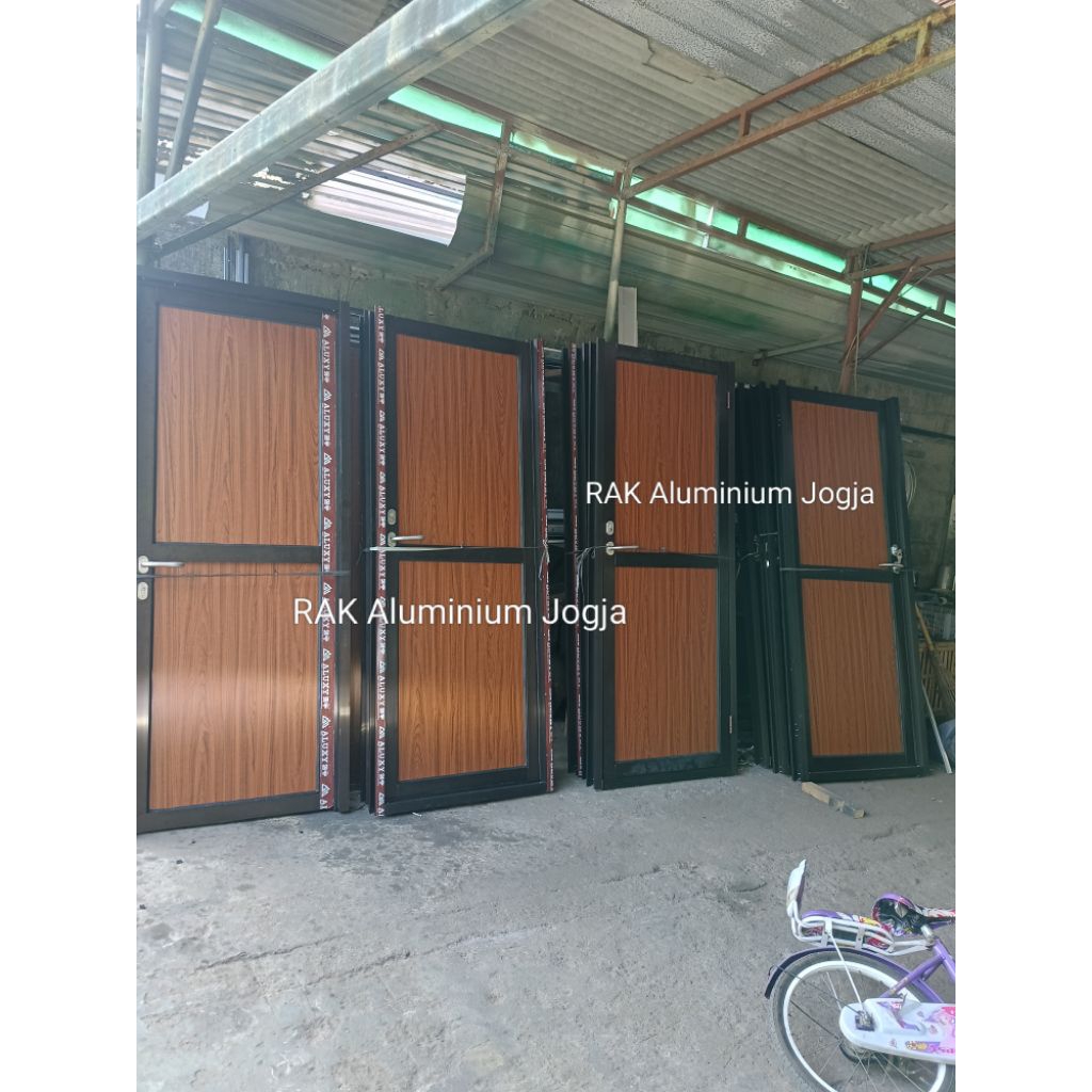 Pintu Aluminium Bahan Aluminium Composite ACP