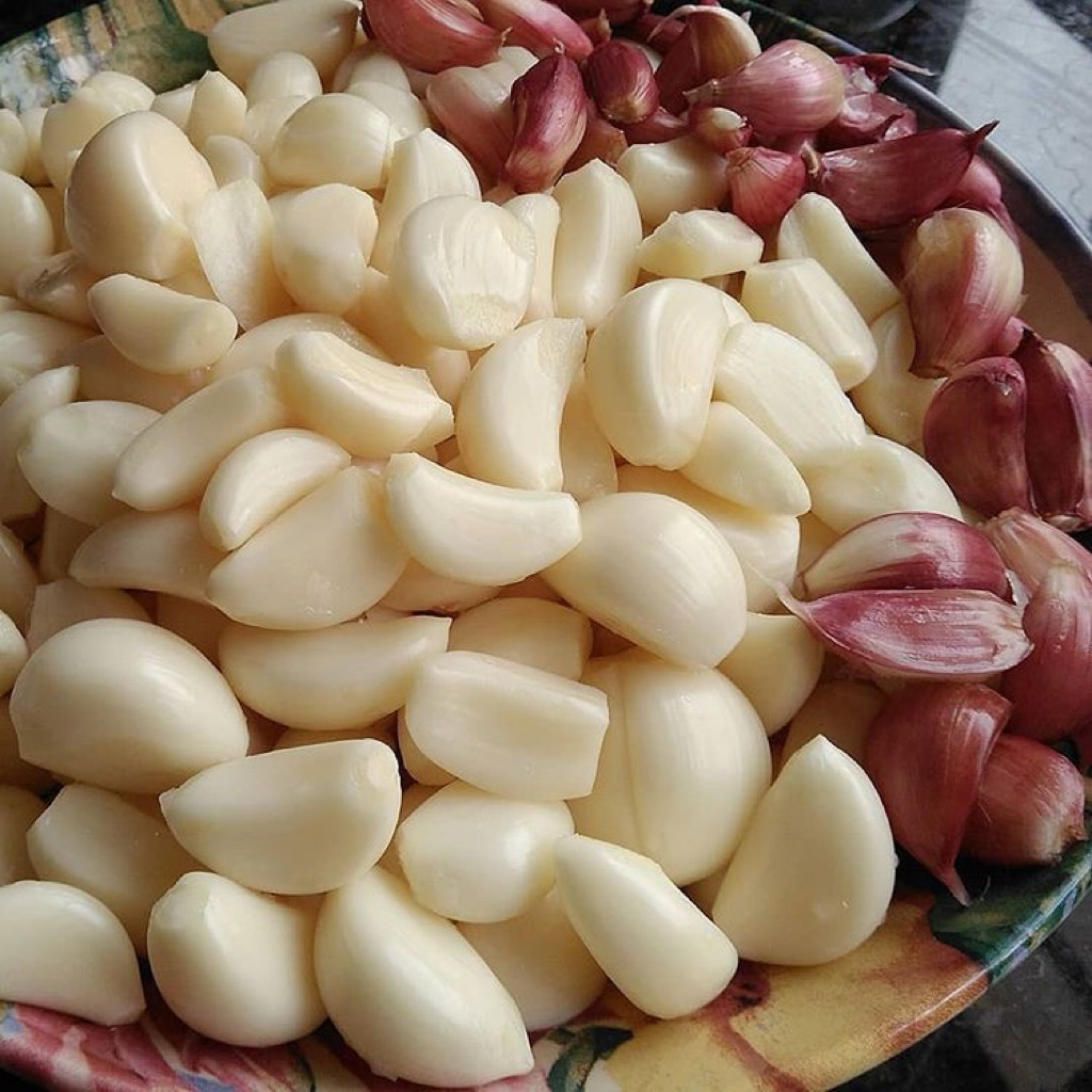 

bawang putih kupas 250gr