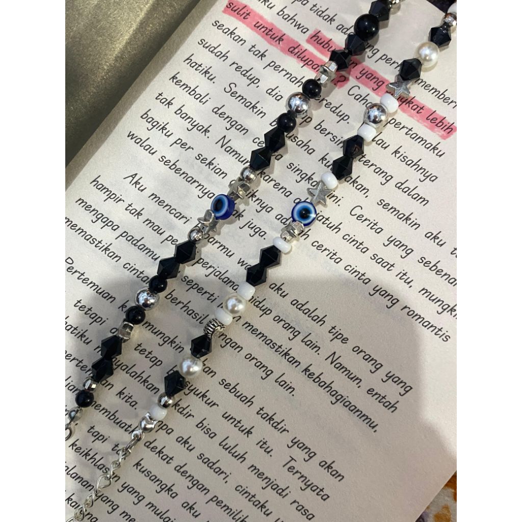 gelang  hindia X feast free sticker