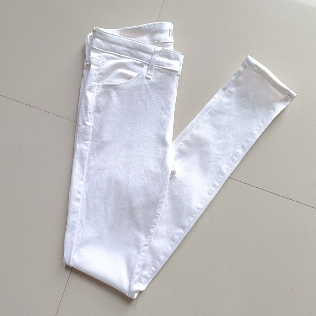 [Preloved] Celana Jeans Putih Uniqlo Wanita