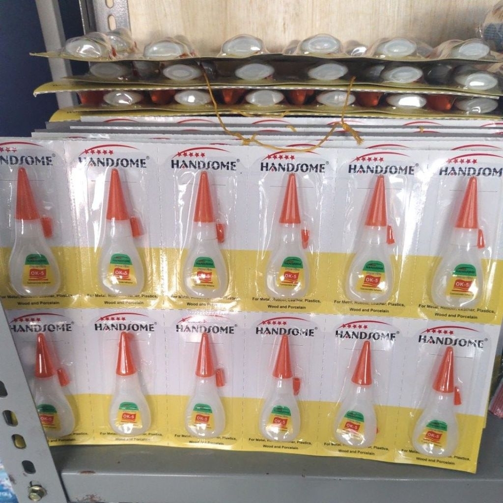 

LEM HANDSOME BOTOL LEMBARAN @12 PCS