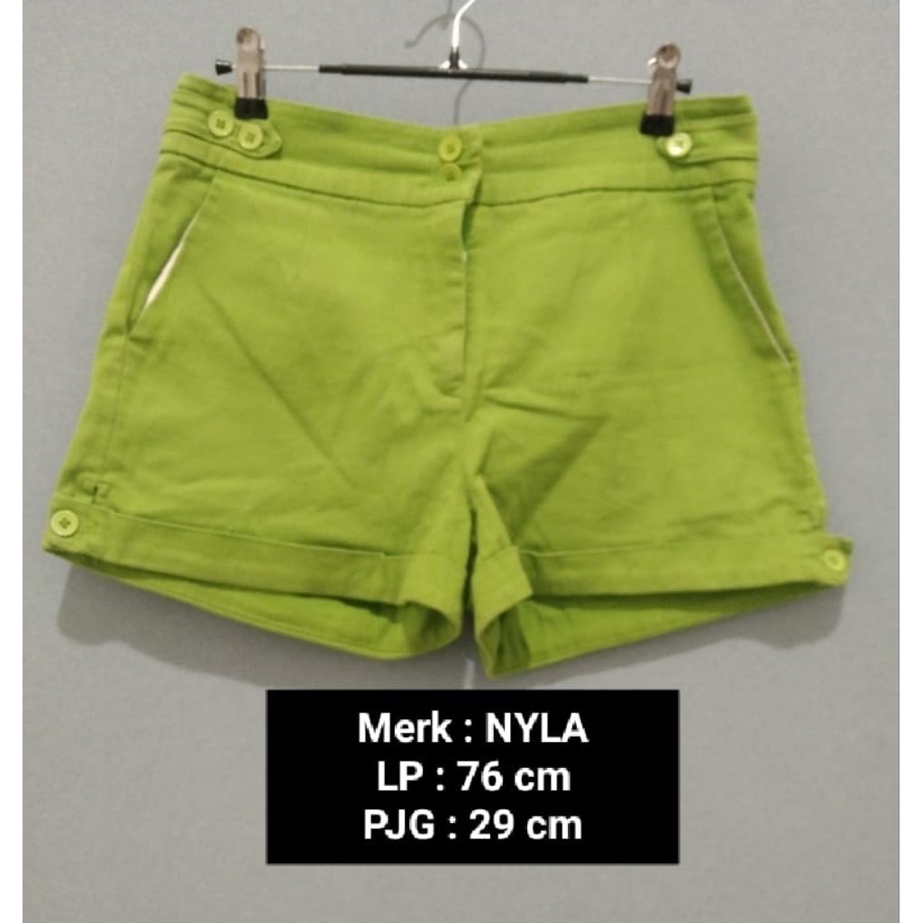 Celana Pendek Hijau NYLA Preloved