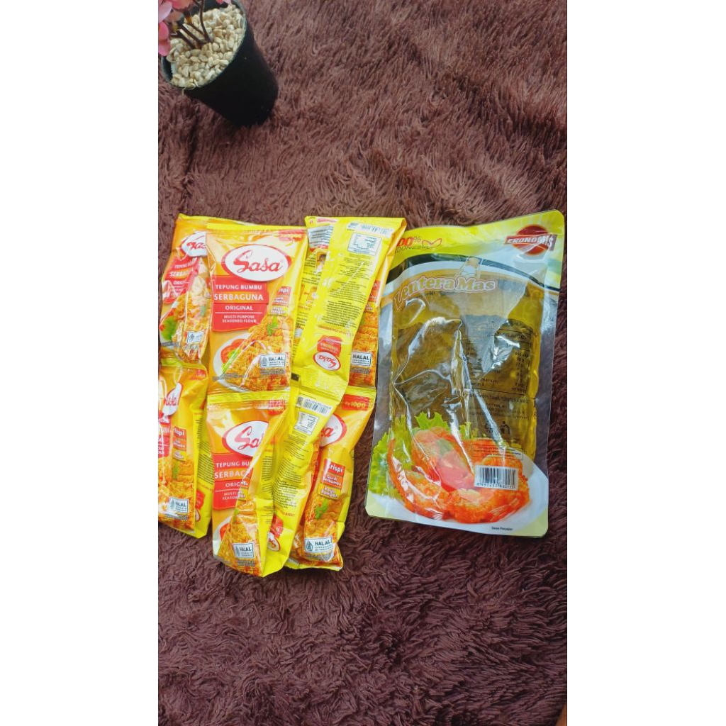 

hemat meriah 1 renceng tepung bumbu sasa+minyak goreng 400 ml