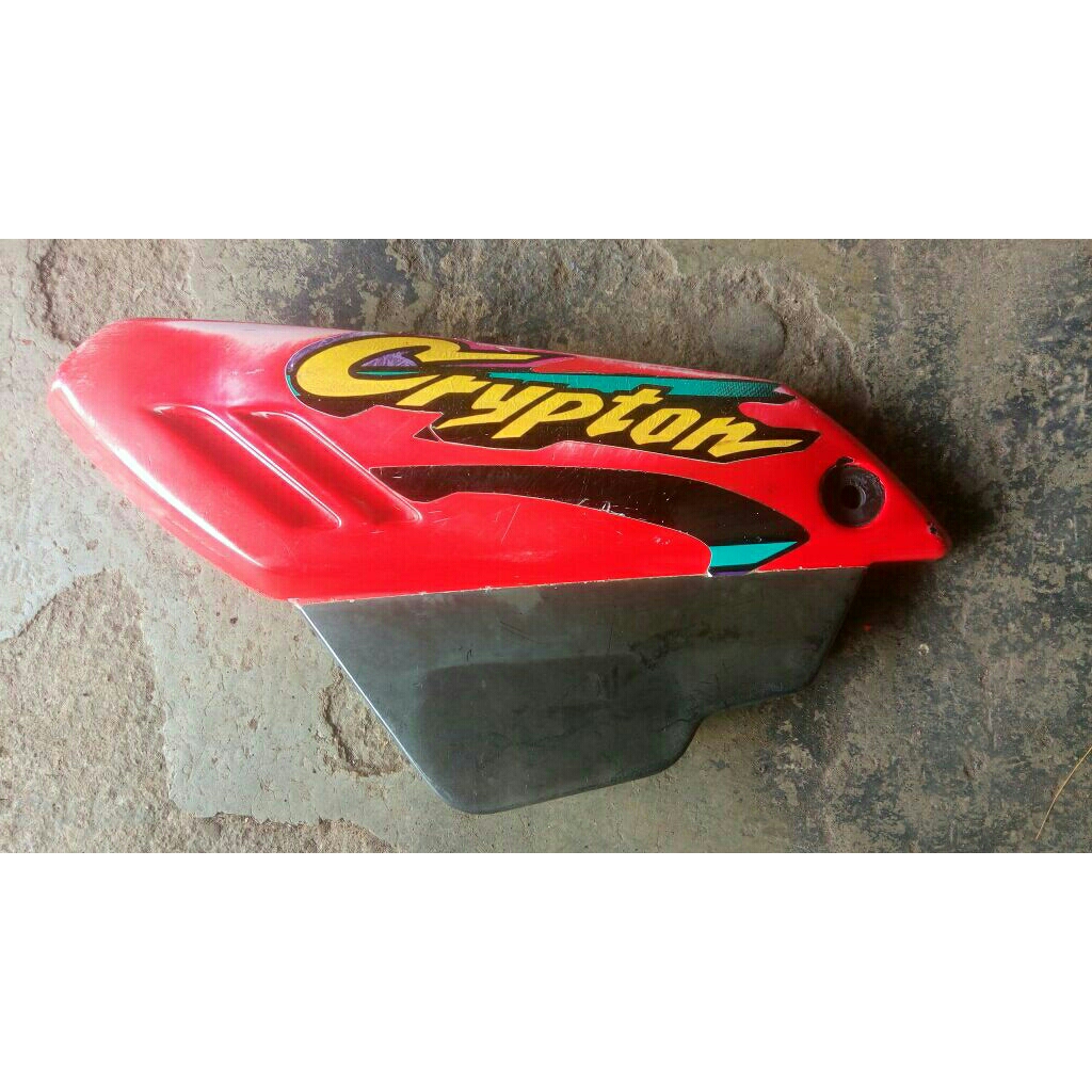 tutup aki sebelah kanan crypton merah