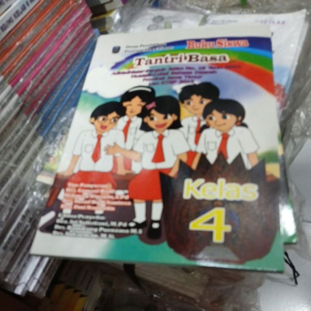 buku Tantri Basa Jawa kelas 4 Dinas Pendidikan Provinsi Jawa Timur