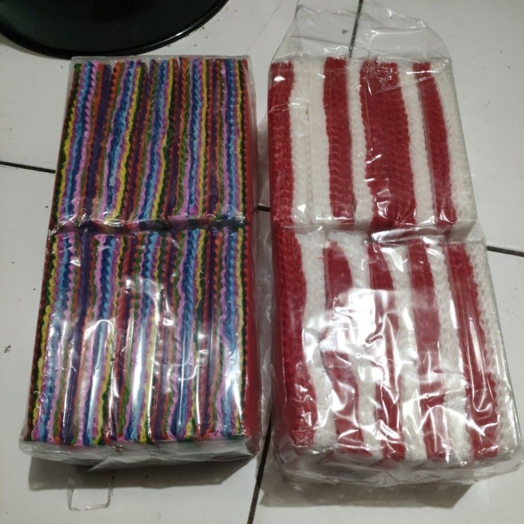 

1 Pak Kertas Krep Merah Putih Isi 10 Bungkus ( Besar)