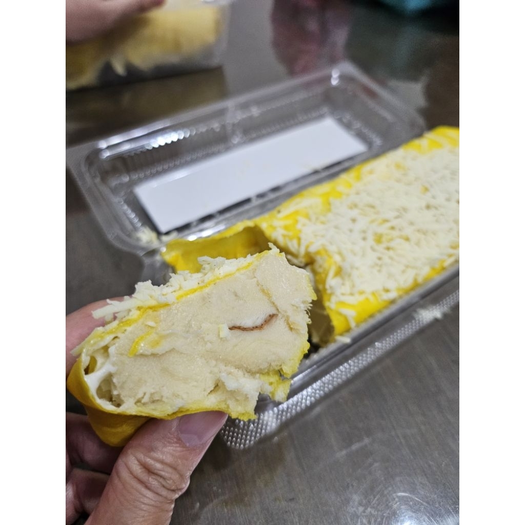

DURIAN PANCAKE ROLL