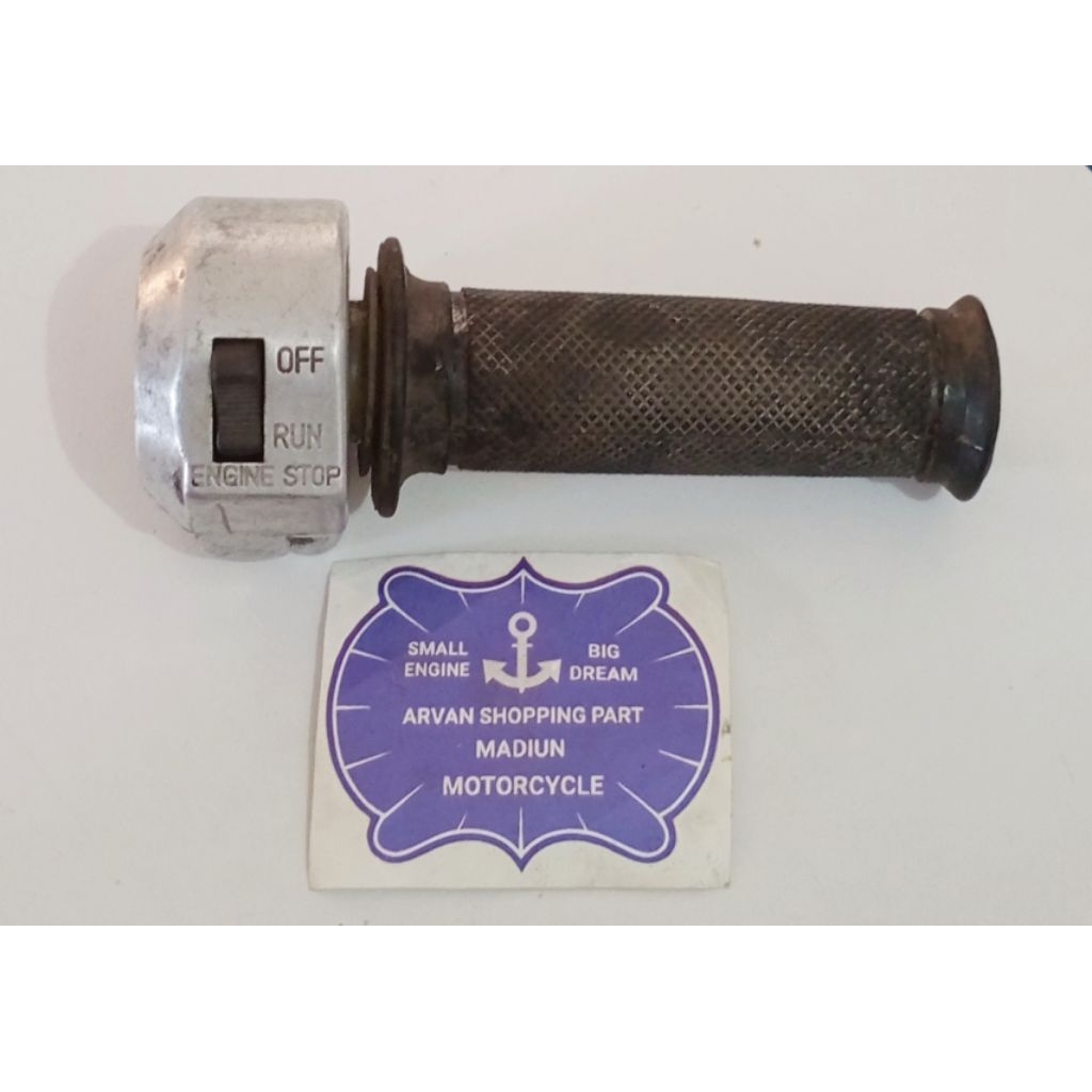 HOLDER KANAN SAJA SUZUKI GP100 GP125 TRS TRZ ORIGINAL