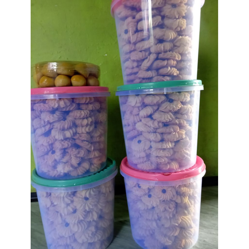 

kue semprit kue mawar