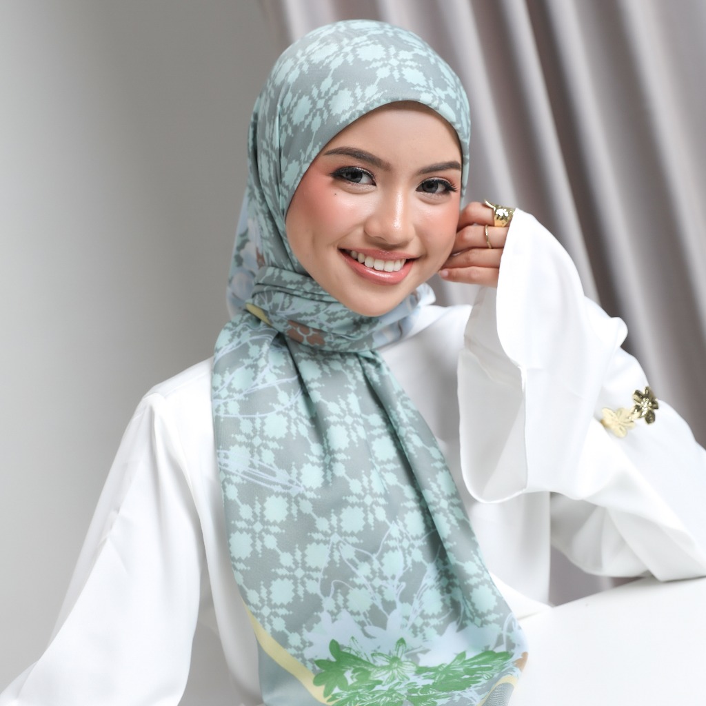 ZM Zaskia Mecca - Nagasari Scarf Kerudung Segi Empat - Romansa Khatulistiwa - Edisi Nagasari