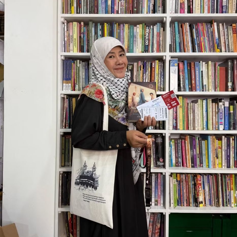 Paket Baitullah (Novel, Totebag, Stiker Boarding Pass Baitullah)