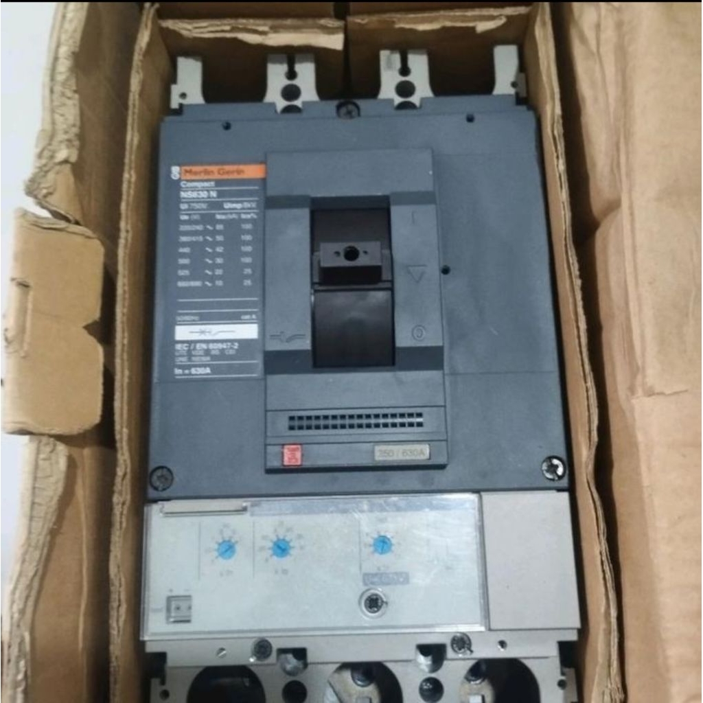 MCCB MERLIN GERIN NS630N 630A 3P