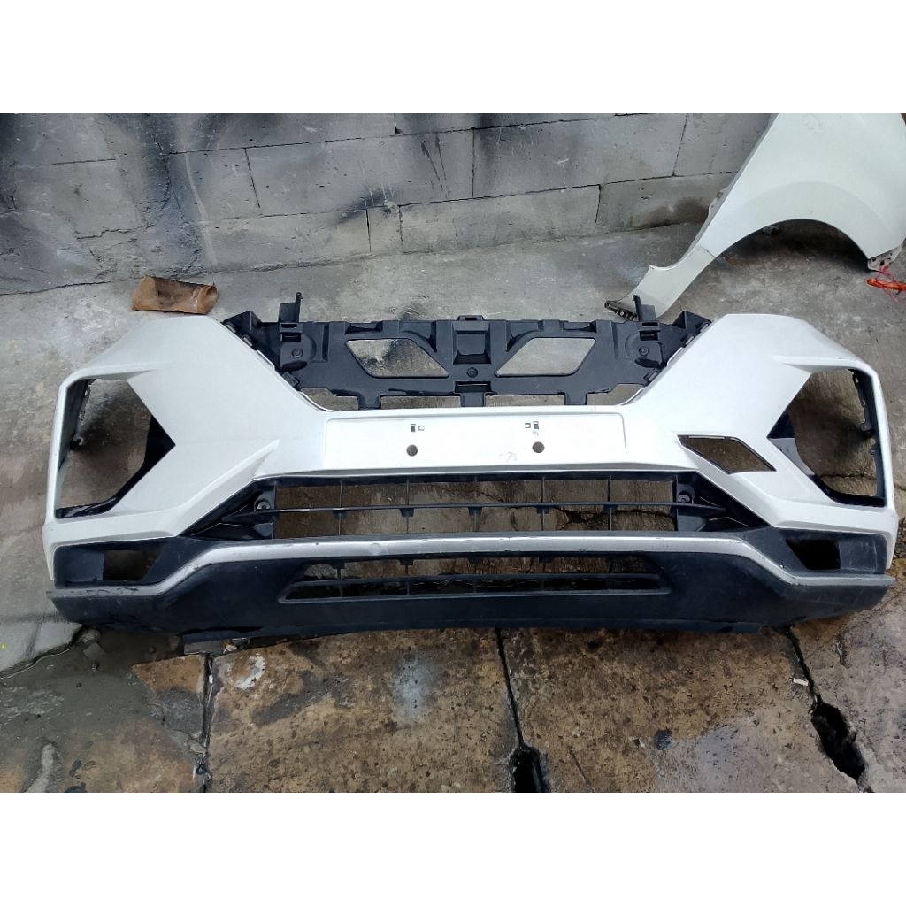 Bemper Nissan Livina 2019 up original
