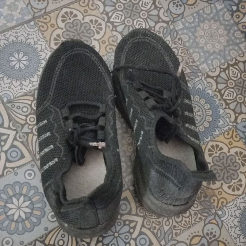 PRELOVED SEPATU ANAK NEVADA