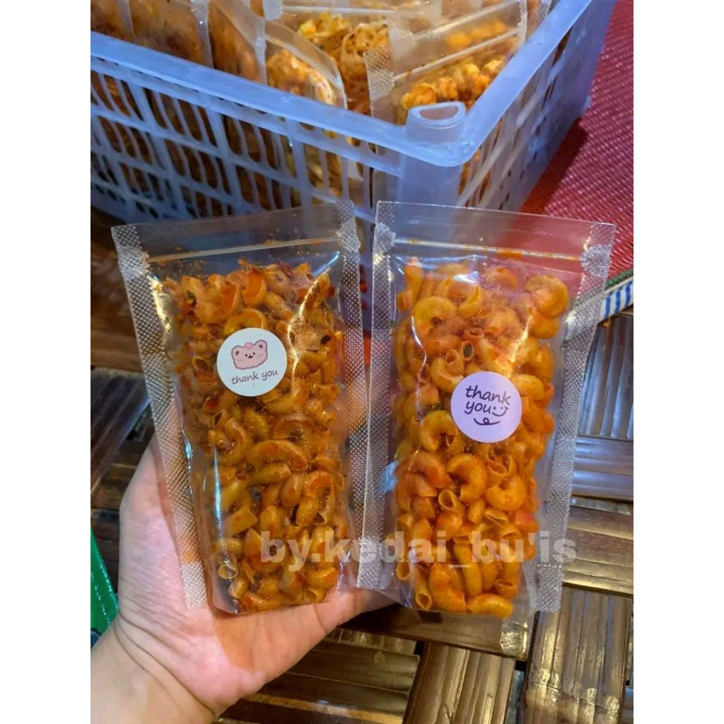 

seblak kering makroni pedas gurih + daun jeruk