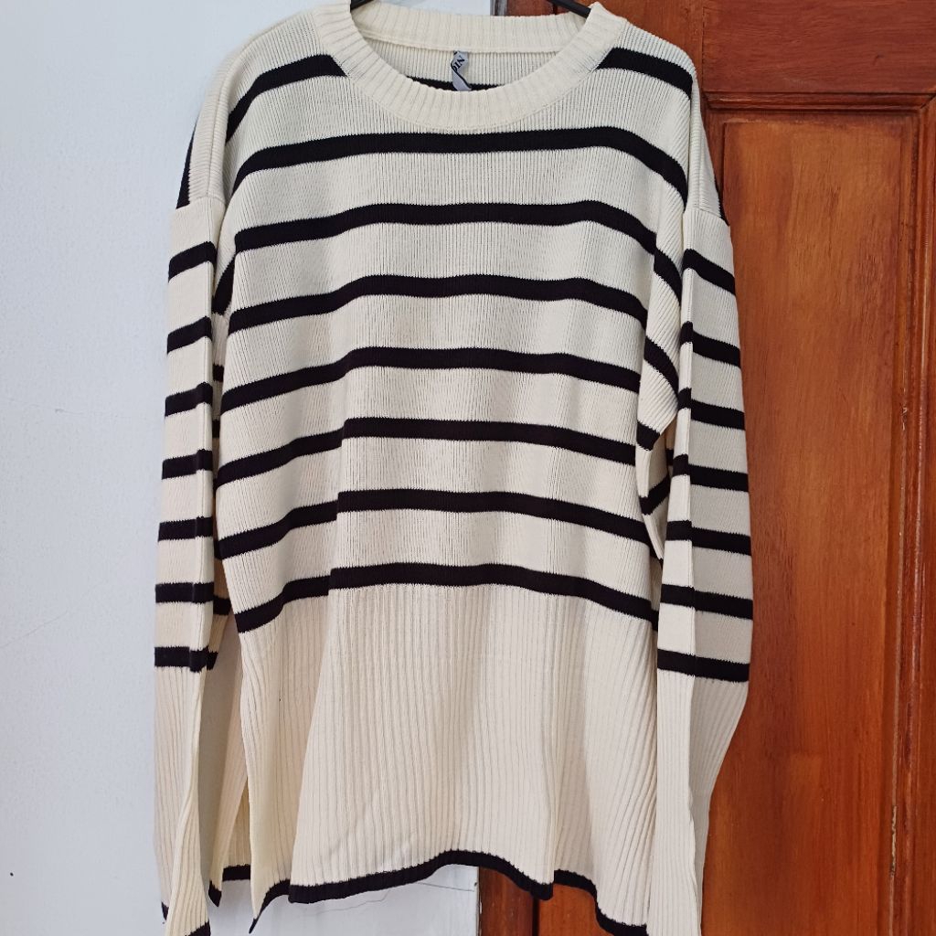 [Preloved] Nigoo Knitwear Sweater Rajut
