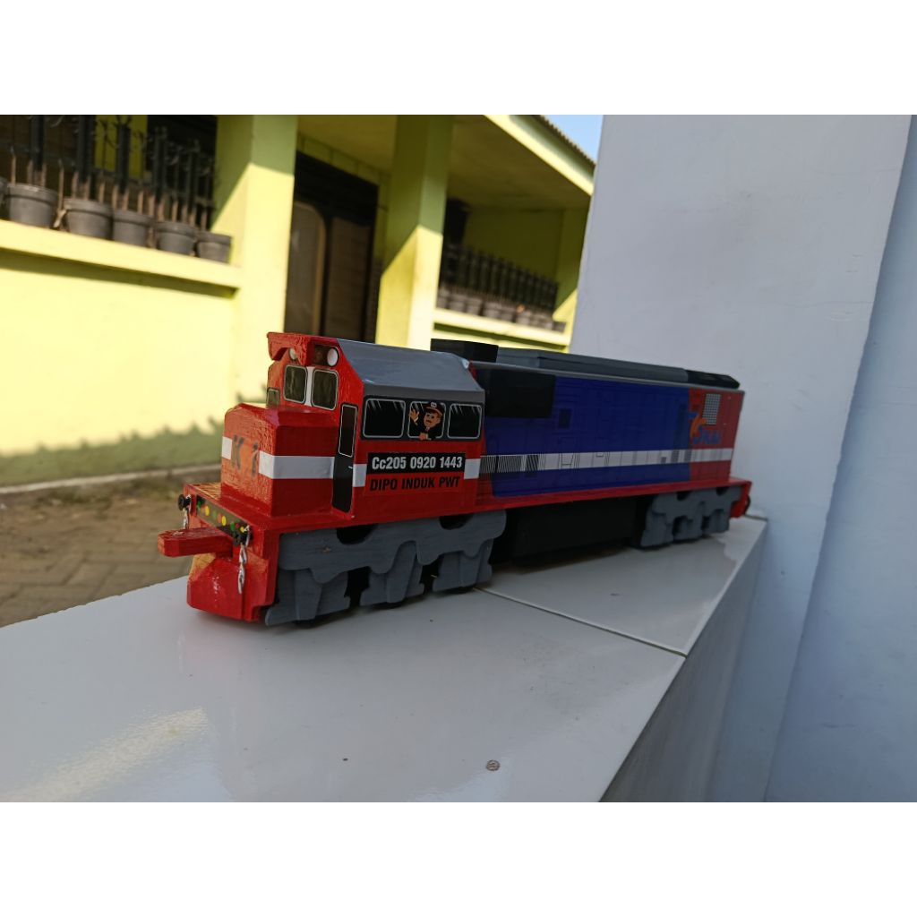 zarus miniatur kereta api kayu cc205