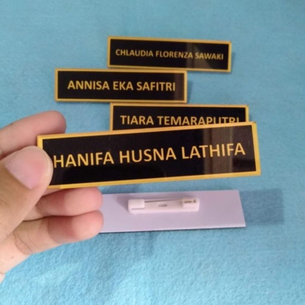 

name tag custome