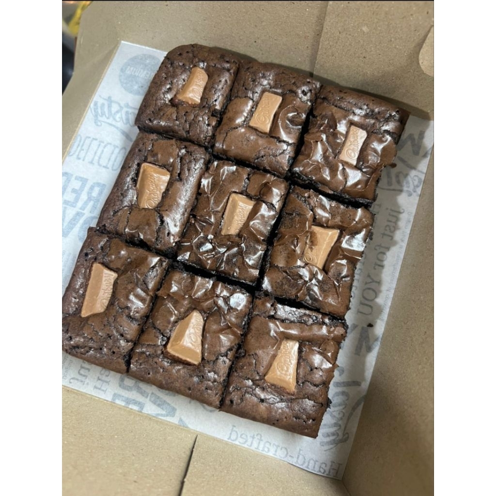 

Brownies 9pcs cadburry on top