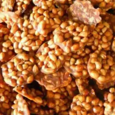 

Ampyang Dari Kacang Tanah Dan Gula Jawa Makanan Tradisional