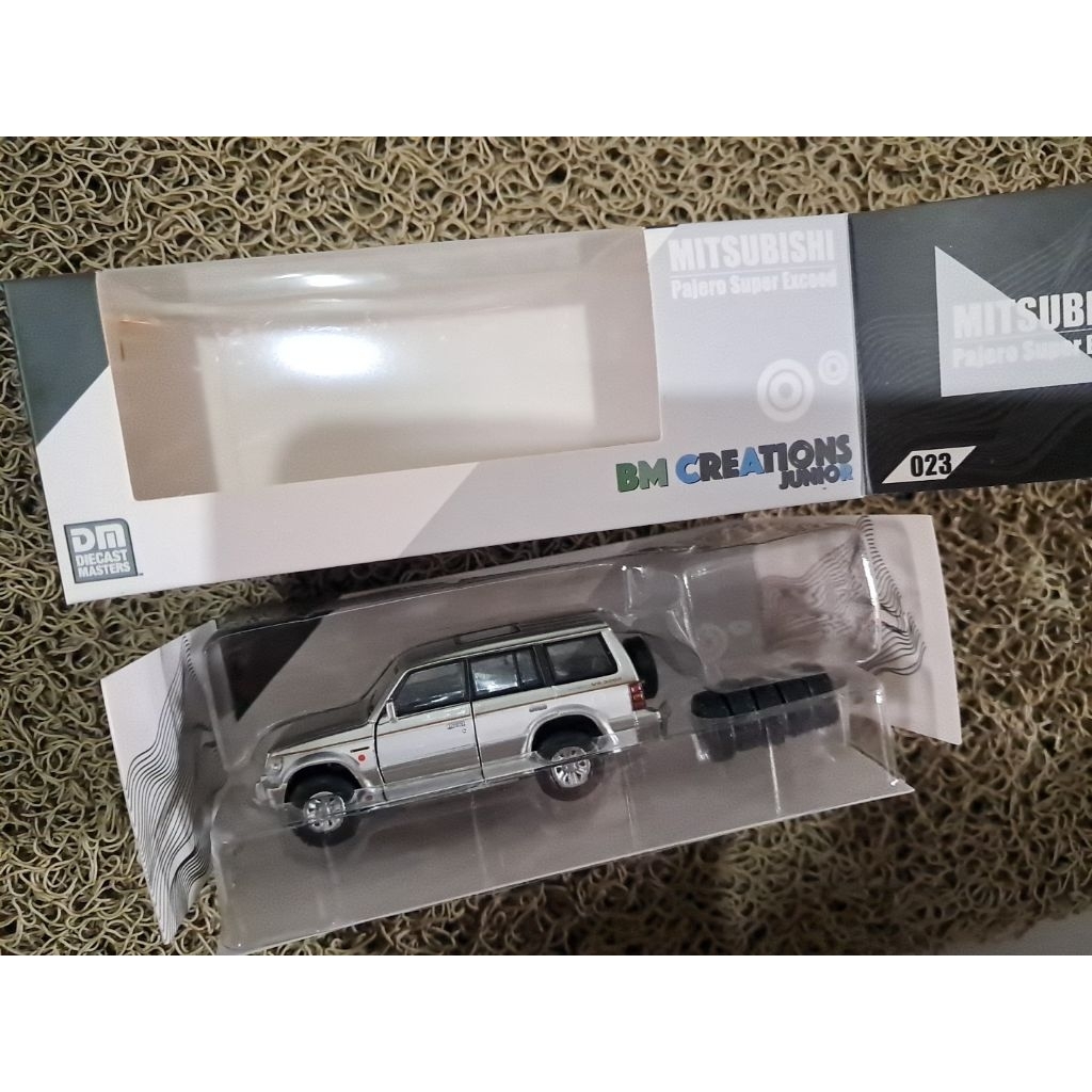 Diecast bm creations 1/64 mitsubishi pajero 2nd generation White die cast miniatur car cocok dijadik
