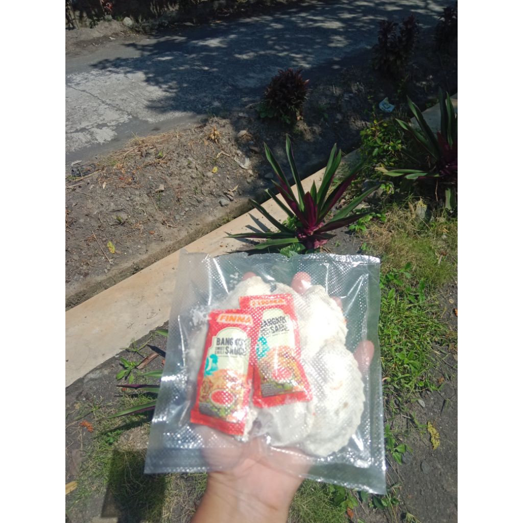 

Cireng isi ayam suwir