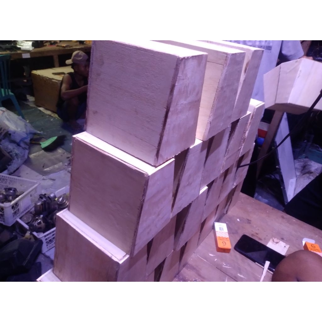 Box miniatur plus speaker