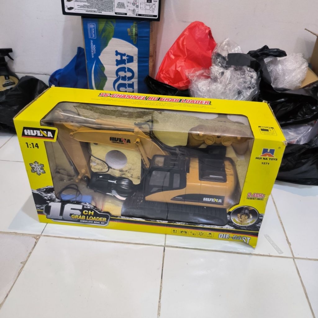 RC Huina 1571 Excavator Capit 1/14 RTR