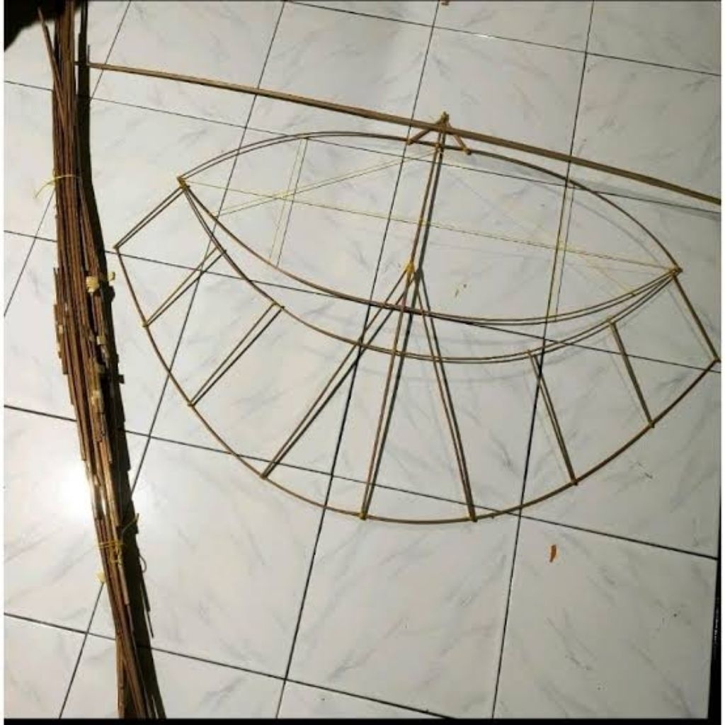 kerangka layangan Pegon ceper mentah 1 meter