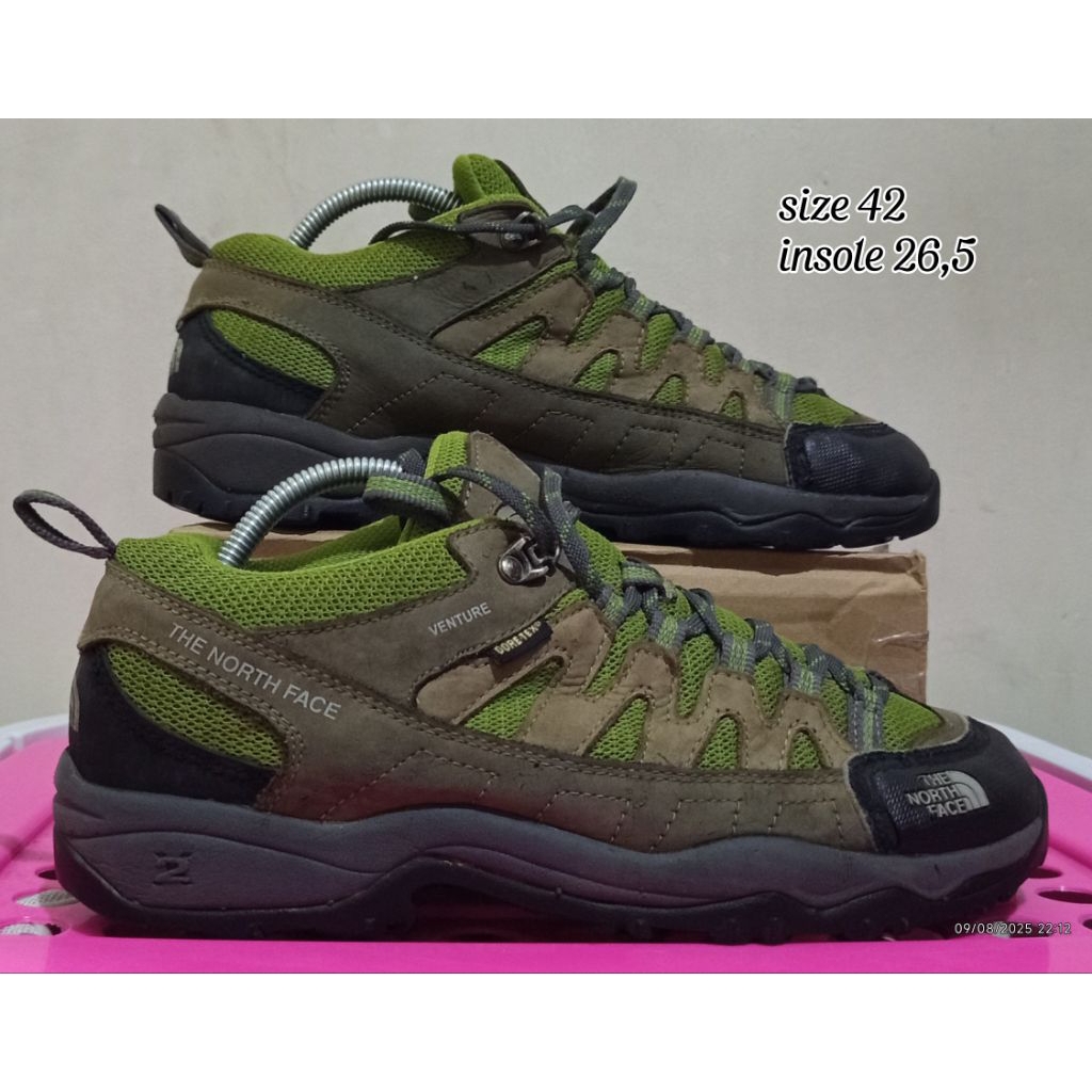 sepatu second outdoor TNF  size 42