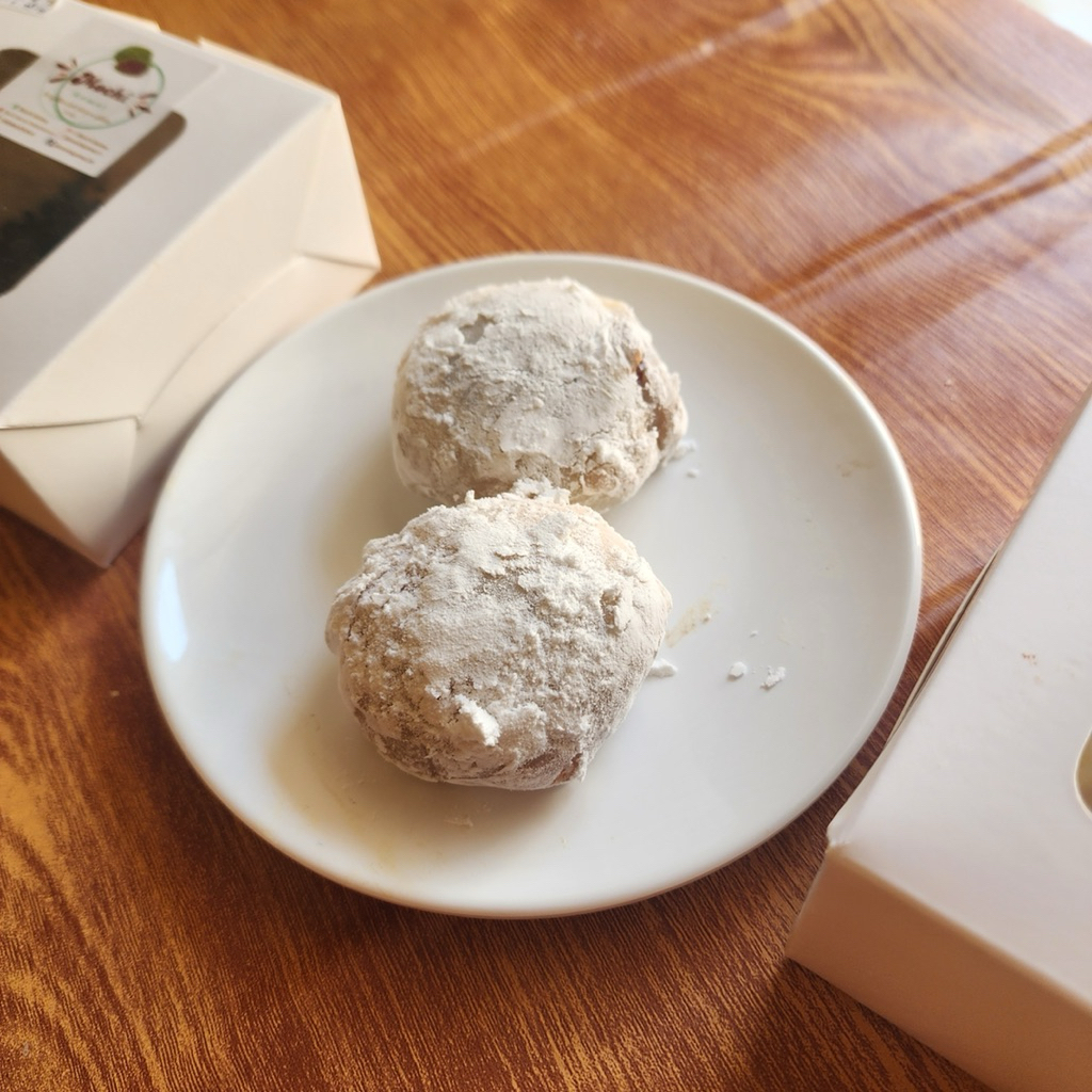 

MOCHI DONAT ISI 2 PCS| Dengan Taburan Tepung | Rasa Vanila Dan Coklat | Mochi Gemoy