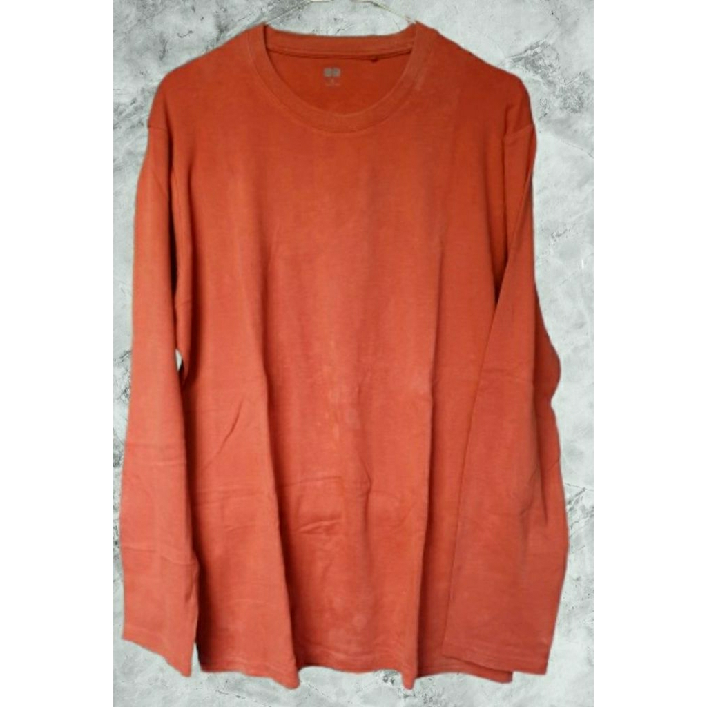SALE : Kaos Uniqlo Size XL,  Merah Bata. Lengan Panjang. Adem, 100% Katun.