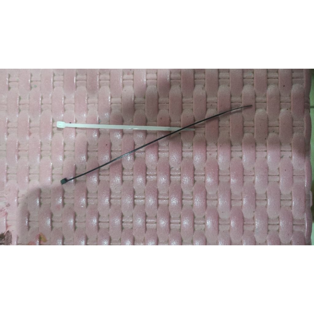 

tali tis hitam putih