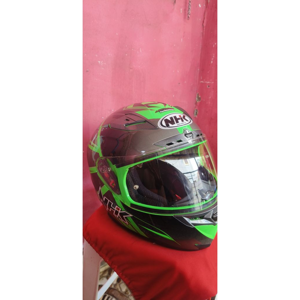 NHK Helm Full Face Double Visor SNI DOT dengan Desain Hijau dan Merah untuk Perlindungan Optimal