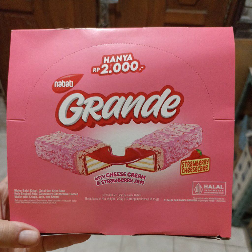 

Nabati Wafer Grande Strawberry Cheesecake