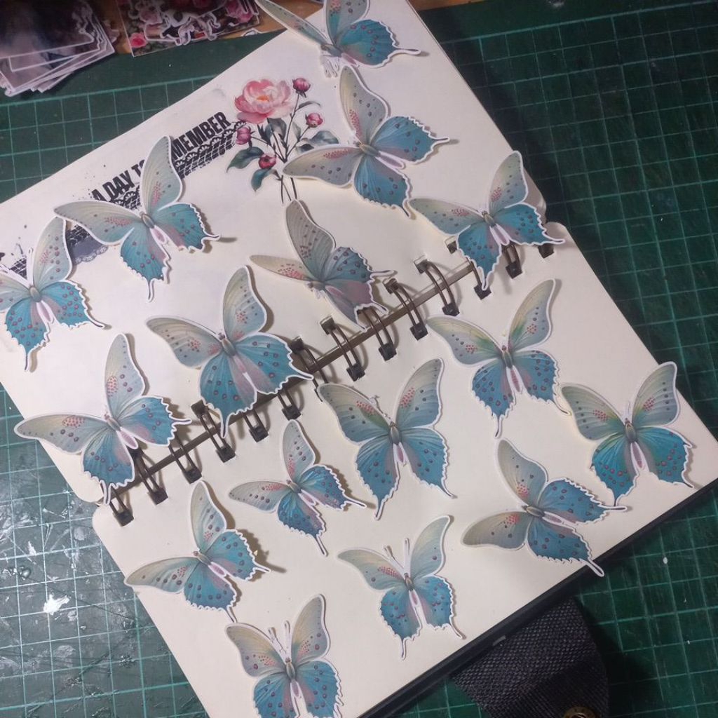 

ARTDOESWORK Vintage tosca butterflies stiker