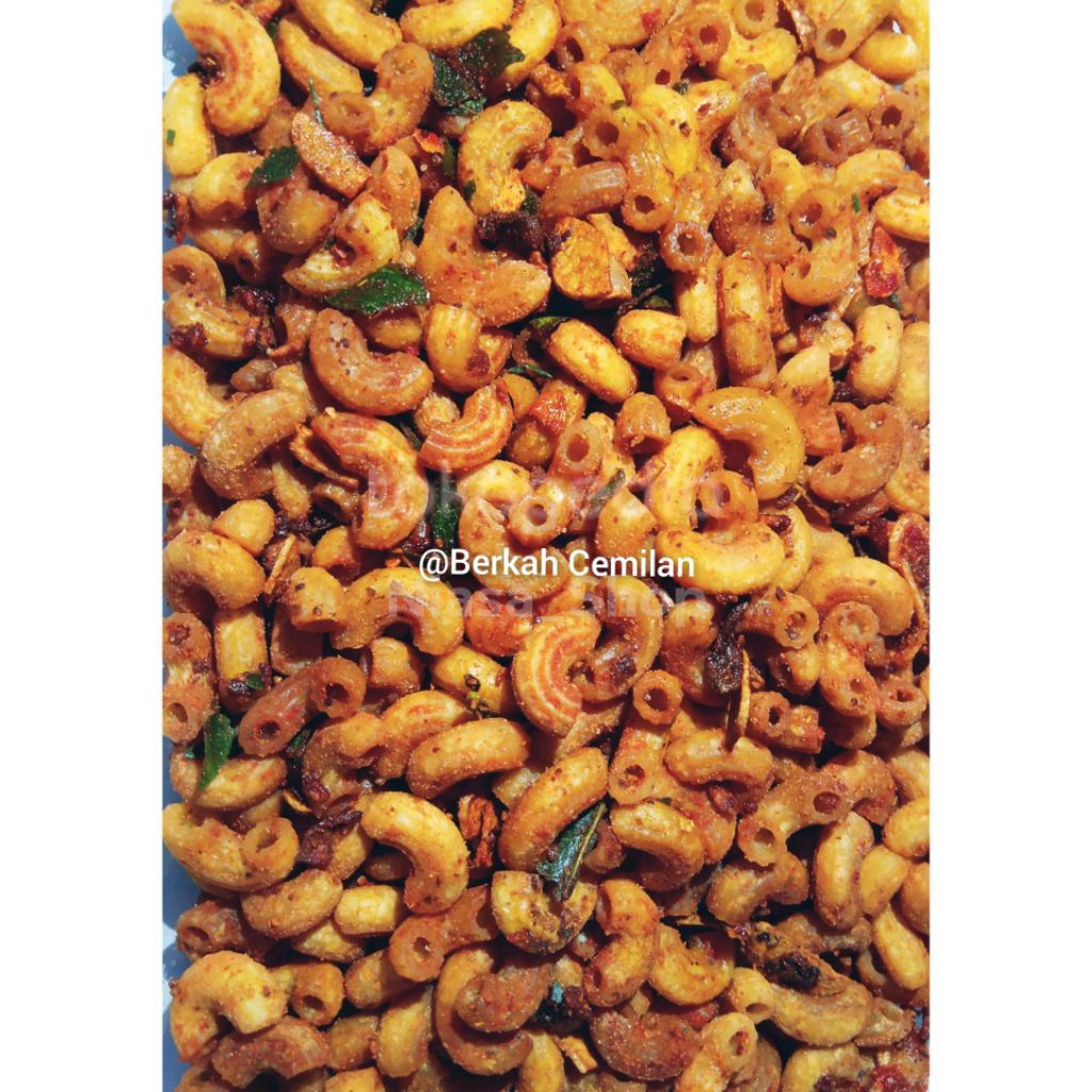 

Makaroni Bumbu Kering Pedas Manis Cemilan Pedas Snack Food Rasa Unik Daun Jeruk - Makanan